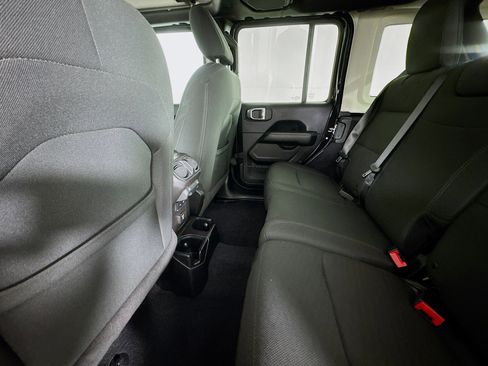 Used 2018 Jeep Wrangler Unlimited Sahara w/ Uconnect 4C Nav & Sound Group image 24