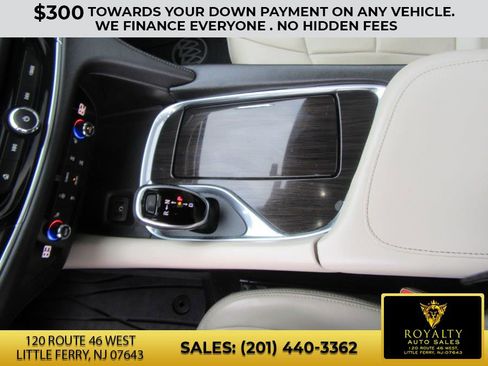 Used 2019 Buick Enclave Essence w/ LPO, Sport Appearance Package image 21