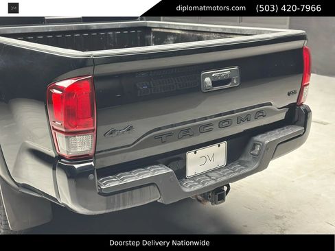 Used 2021 Toyota Tacoma SR5 w/ Trail Edition image 16