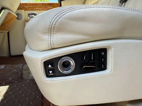 Used 2011 Rolls-Royce Phantom Sedan RWD image 29