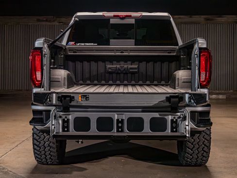 Used 2025 GMC Sierra 1500 AT4 w/ Technology Package AWD/4WD image 9