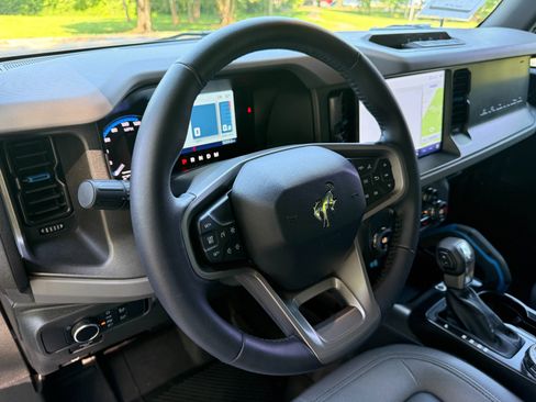 Used 2024 Ford Bronco Black Diamond image 11