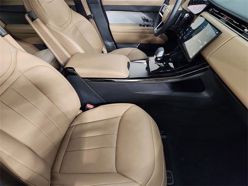 Used 2024 Land Rover Range Rover Sport SE image 3
