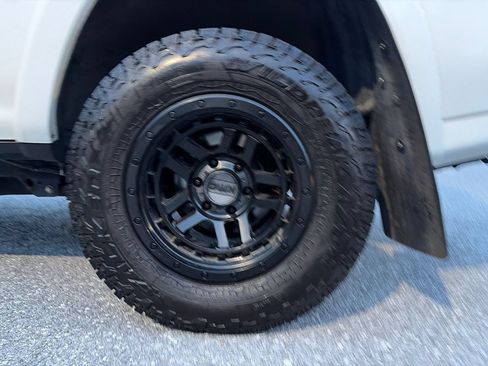 Used 2019 Toyota 4Runner TRD Off-Road AWD/4WD image 32