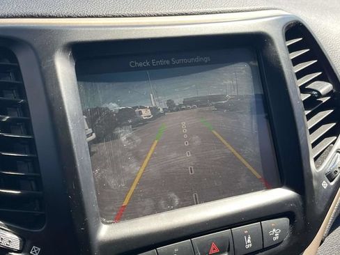 Used 2014 Jeep Cherokee Limited w/ Technology Group FWD image 31