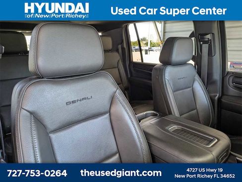 Used 2022 GMC Yukon XL Denali w/ Denali Premium Package image 6