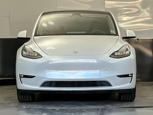 Used 2023 Tesla Model Y Long Range AWD/4WD image 8