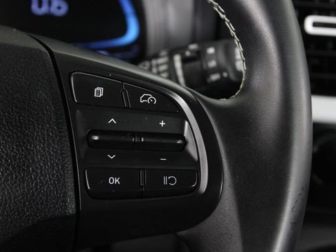 Certified 2024 Hyundai Venue Limited FWD image 28