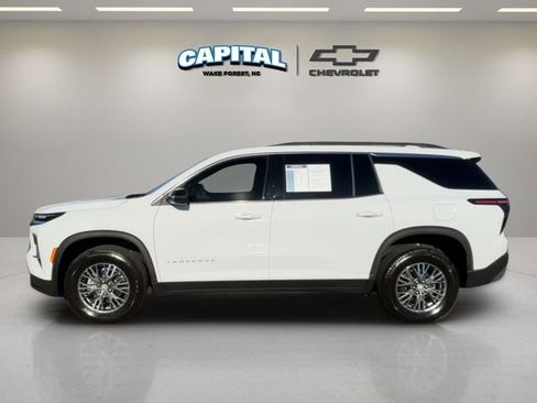Certified 2025 Chevrolet Traverse LT image 2