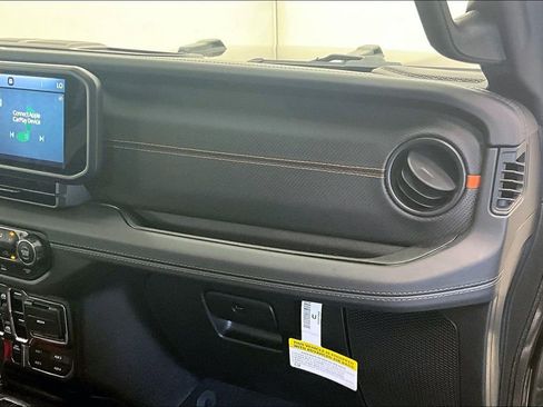 Used 2025 Jeep Gladiator Mojave image 15