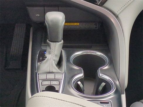 Used 2020 Toyota Camry XLE image 20