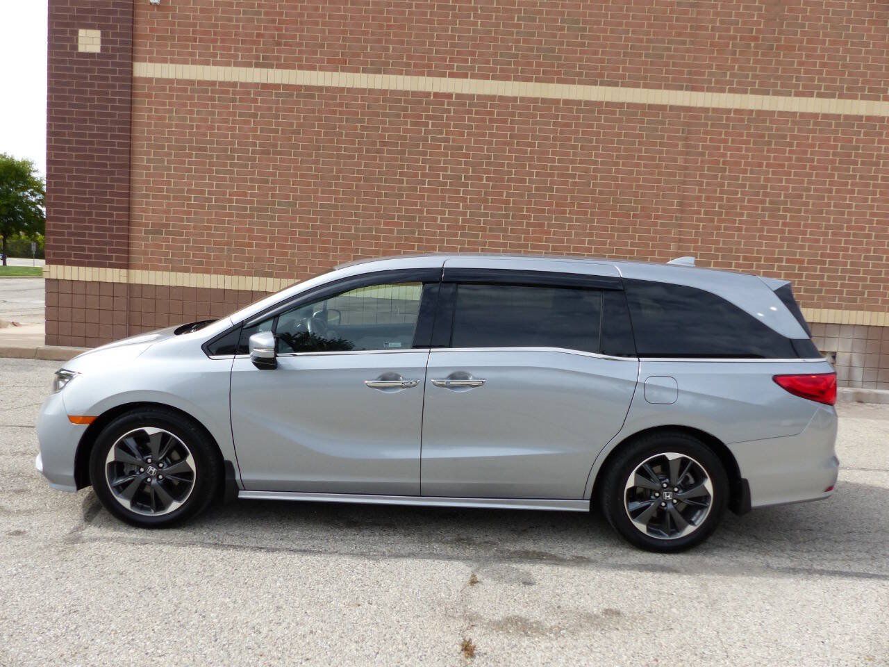 Used 2023 Honda Odyssey Elite image 6