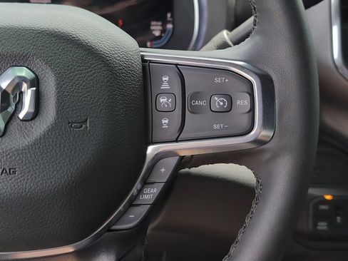 Used 2025 RAM 2500 Laramie AWD/4WD image 27