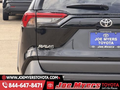 Used 2025 Toyota RAV4 XLE w/ Convenience Package image 10