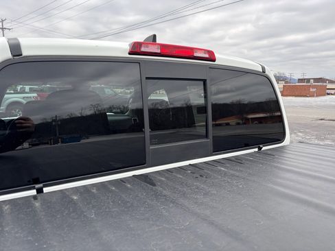 Used 2022 Nissan Frontier SV image 11