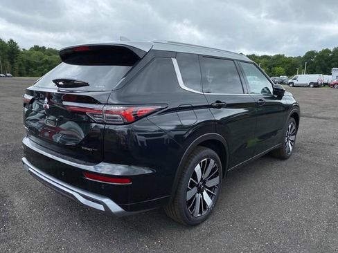 New 2025 Mitsubishi Outlander AWD image 3