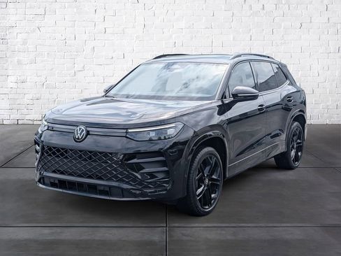 Certified 2025 Volkswagen Tiguan SE R-Line AWD/4WD image 4