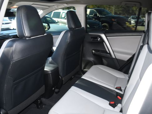 Used 2017 Toyota RAV4 Limited image 17