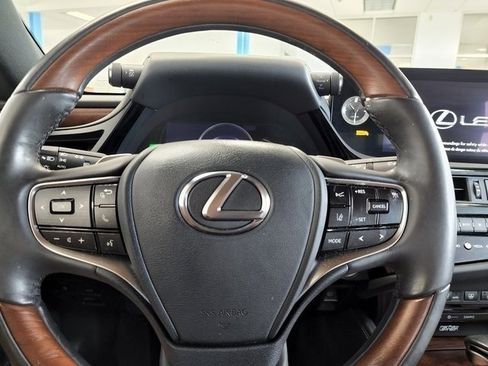 Used 2022 Lexus ES 300h w/ Accessory Package FWD image 21
