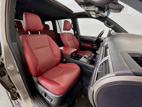 Used 2022 Lexus GX 460 Premium w/ Accessory Package image 28