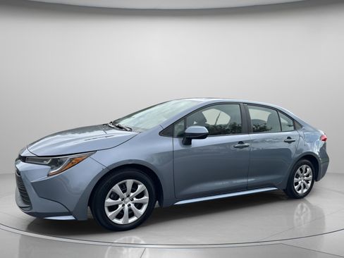 Used 2023 Toyota Corolla LE image 2