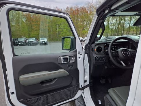 New 2026 Jeep Gladiator Mojave AWD/4WD image 11
