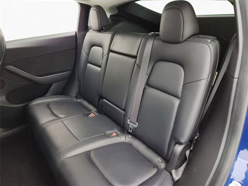 Used 2021 Tesla Model Y 2WD image 6