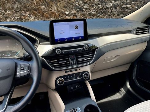 Used 2020 Ford Escape SE image 6