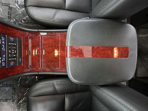 Used 2011 Cadillac Escalade Luxury image 31
