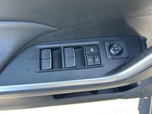 Used 2023 Toyota RAV4 XLE Premium image 4