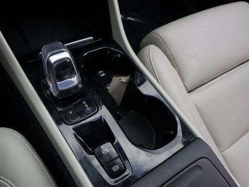 Used 2020 Volvo XC40 T5 Inscription w/ Protection Package Premier image 24