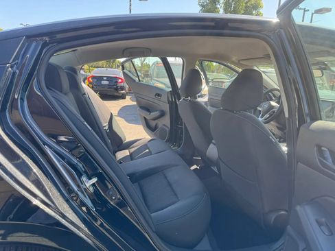 Used 2025 Nissan Altima 2.5 SV FWD image 12