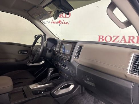 Used 2024 Nissan Frontier SV w/ SV Convenience Package image 17