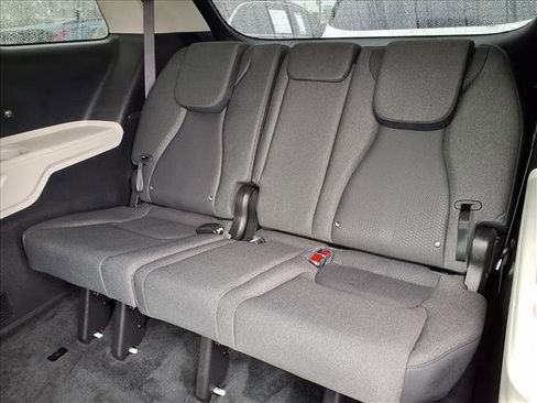Certified 2024 Kia Carnival LX image 33