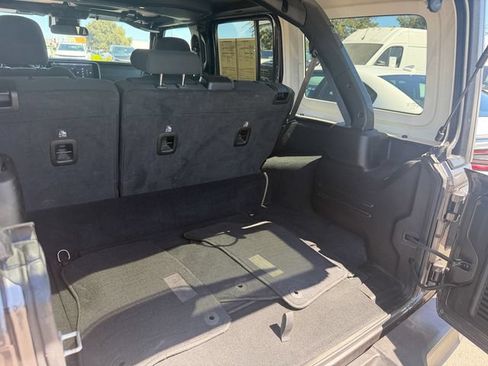 Used 2024 Jeep Wrangler Unlimited Rubicon 4xe AWD/4WD image 28