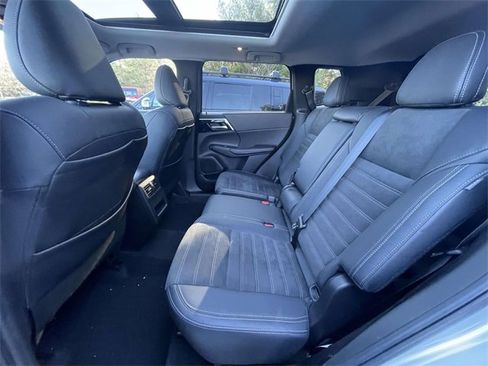 Used 2024 Mitsubishi Outlander SE Black Edition image 9