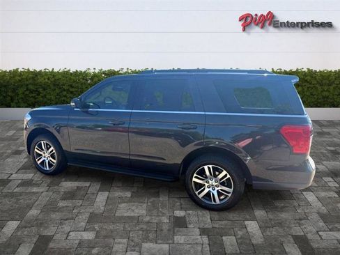 Used 2024 Ford Expedition XLT RWD image 3