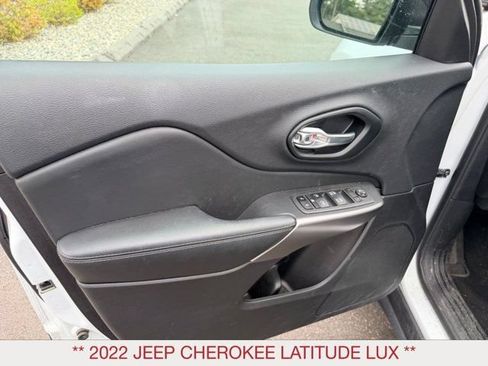 Certified 2022 Jeep Cherokee Latitude Lux w/ Sun & Sound Group AWD/4WD image 9