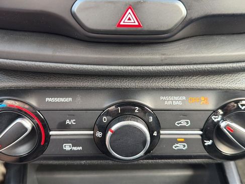 Used 2022 Kia Soul LX image 8