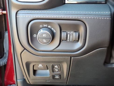 Used 2024 RAM 1500 Limited AWD/4WD image 21