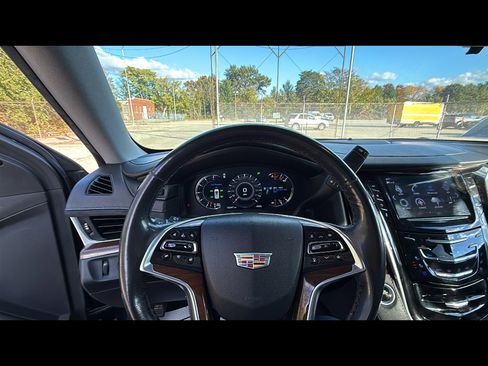 Used 2018 Cadillac Escalade Luxury image 11