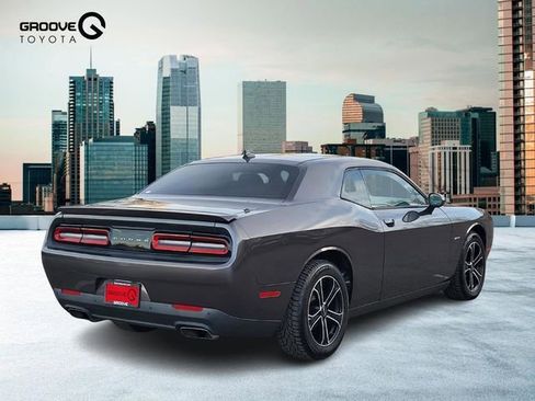 Used 2017 Dodge Challenger R/T w/ Driver Convenience Group image 6