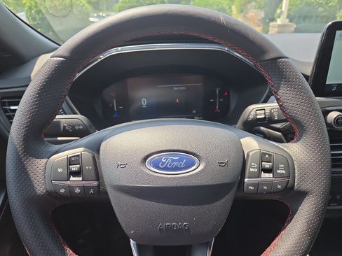Used 2025 Ford Escape ST-Line FWD image 10