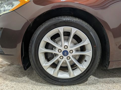 Used 2019 Ford Fusion SE FWD image 9