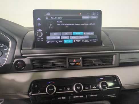 Certified 2023 Honda Pilot Touring image 22