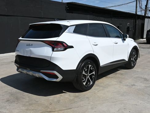 Used 2024 Kia Sportage EX FWD image 3