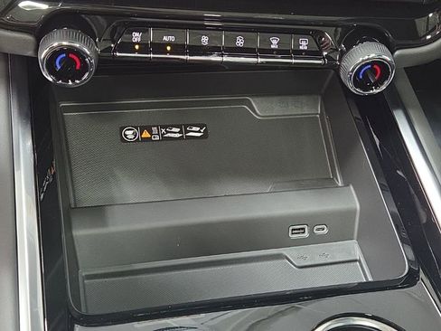 New 2026 Chevrolet Suburban Z71 w/ Comfort Package image 25