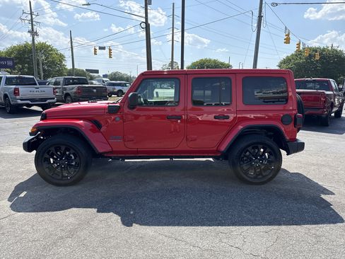 Certified 2025 Jeep Wrangler Unlimited Sahara w/ Safety Group AWD/4WD image 6
