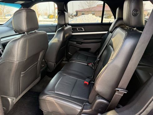 Used 2017 Ford Explorer XLT w/ Equipment Group 202A image 11