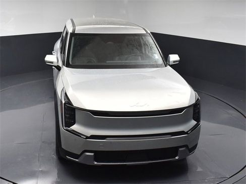Certified 2024 Kia EV9 Light Long Range image 42
